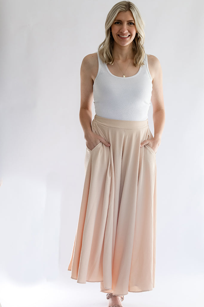 flowy wide leg pants outfit for women from Favored and Common