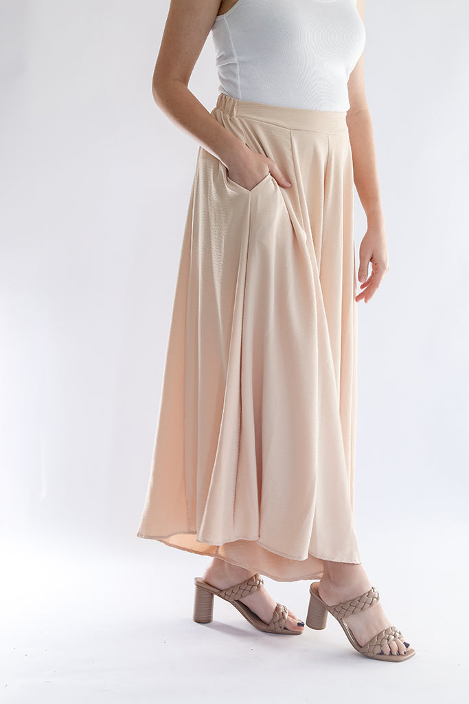 Wide leg pants outfit for women from Favored and Common